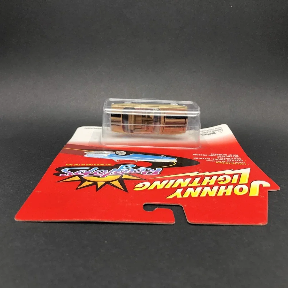 Johnny Lightning Ragtops 1967 '67 Chevy Camaro Convertible Car Gold Diecast 1/64